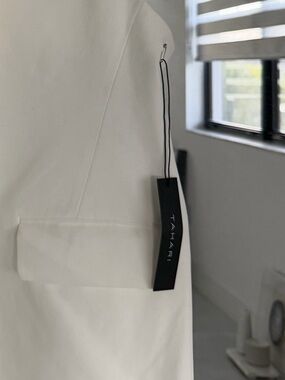 Tahari White Sleeveless Blazer Vest with Notched Lapel